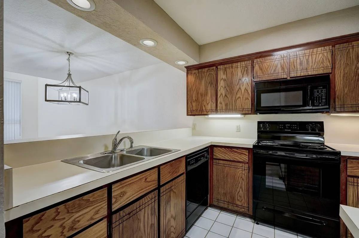 Townhouse for rent at 717 36th Ave, Norman, OK 73072
