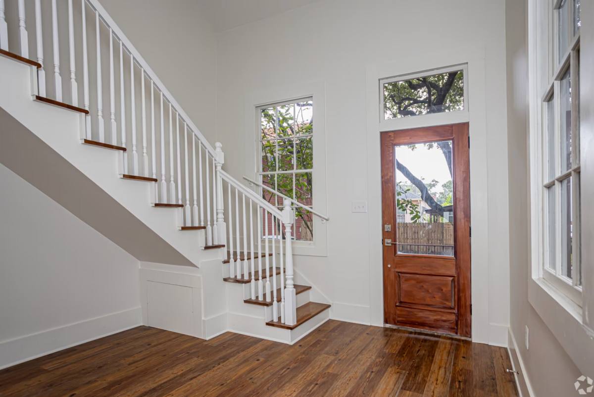 Apartment for rent at 1224 Bordeaux St, New Orleans, LA 70115