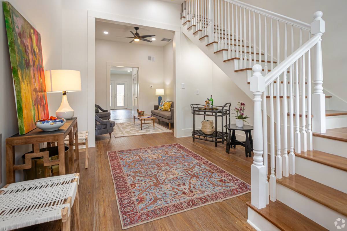 Apartment for rent at 1224 Bordeaux St, New Orleans, LA 70115