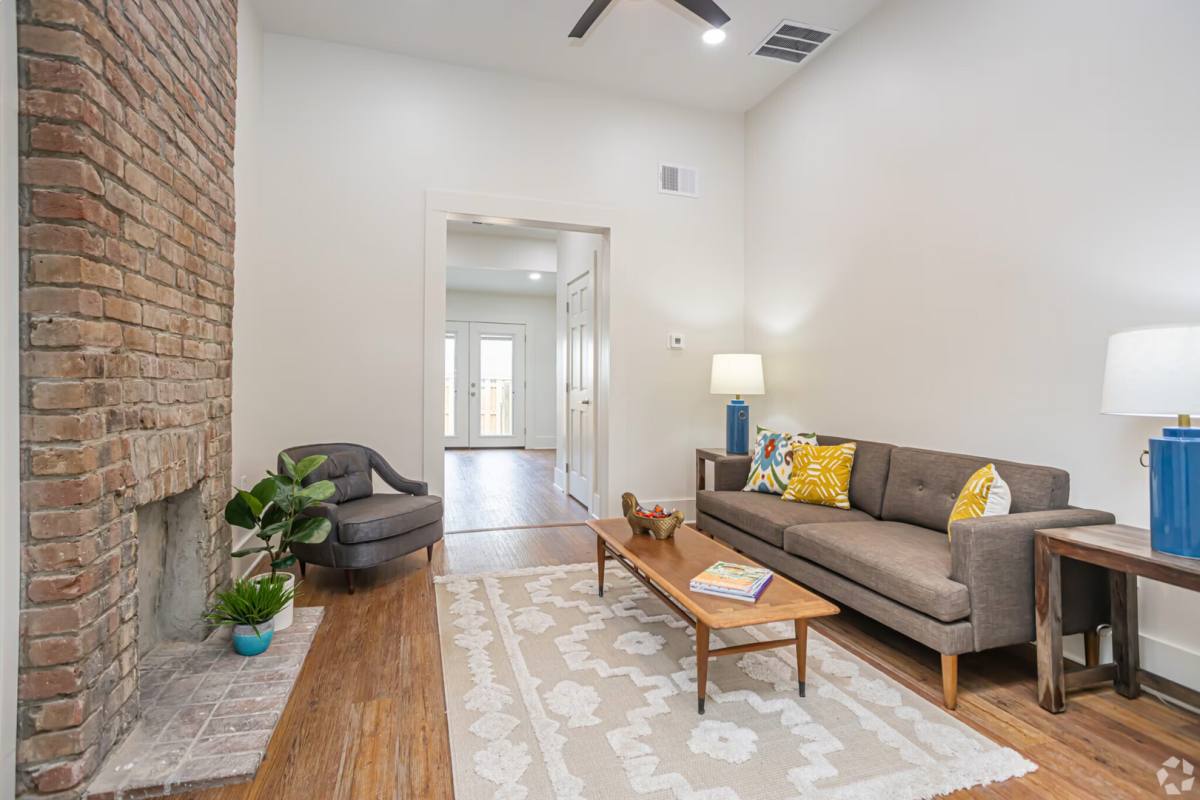 Apartment for rent at 1224 Bordeaux St, New Orleans, LA 70115