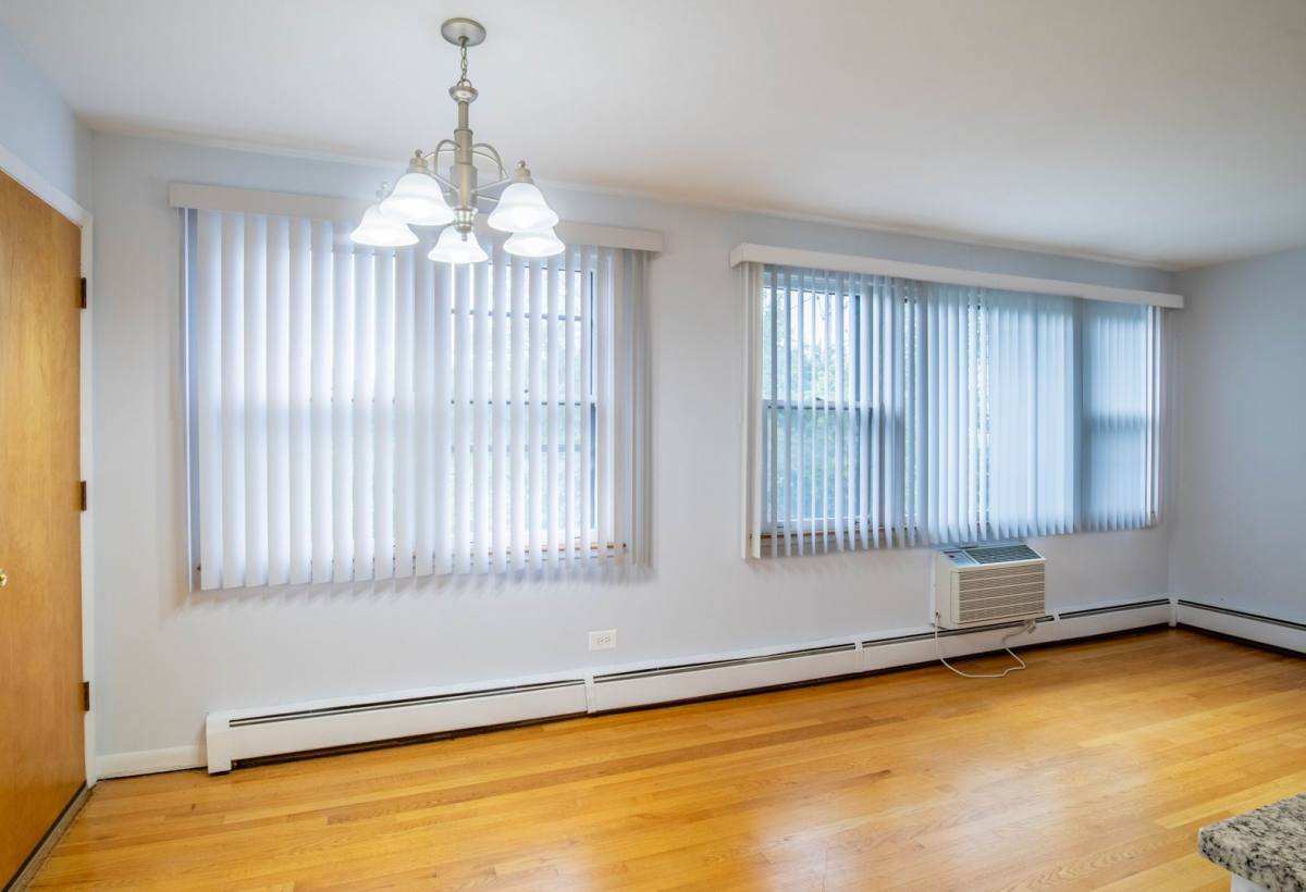 Apartment for rent at 2420-30 W 183rd St, Homewood, IL 60430