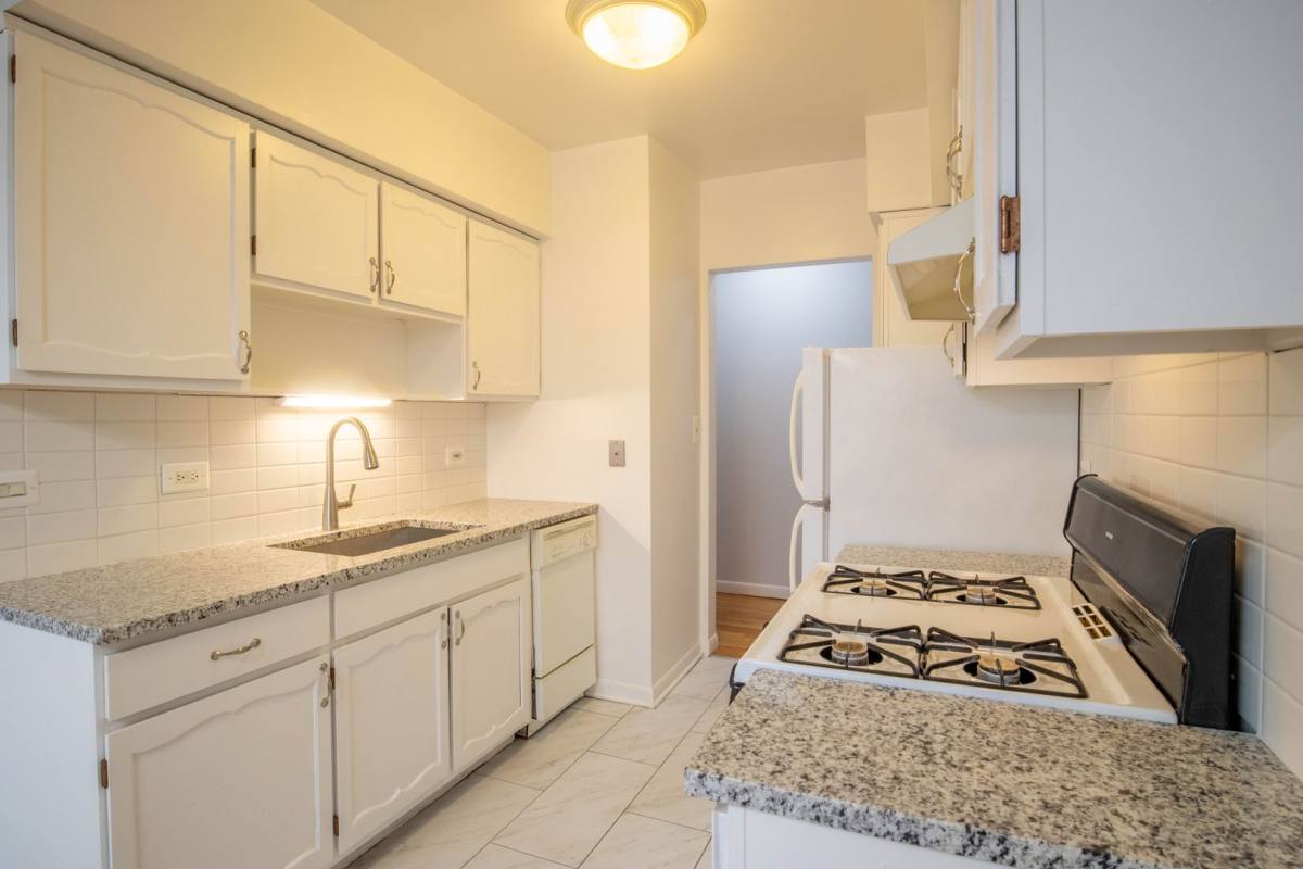 Apartment for rent at 2420-30 W 183rd St, Homewood, IL 60430