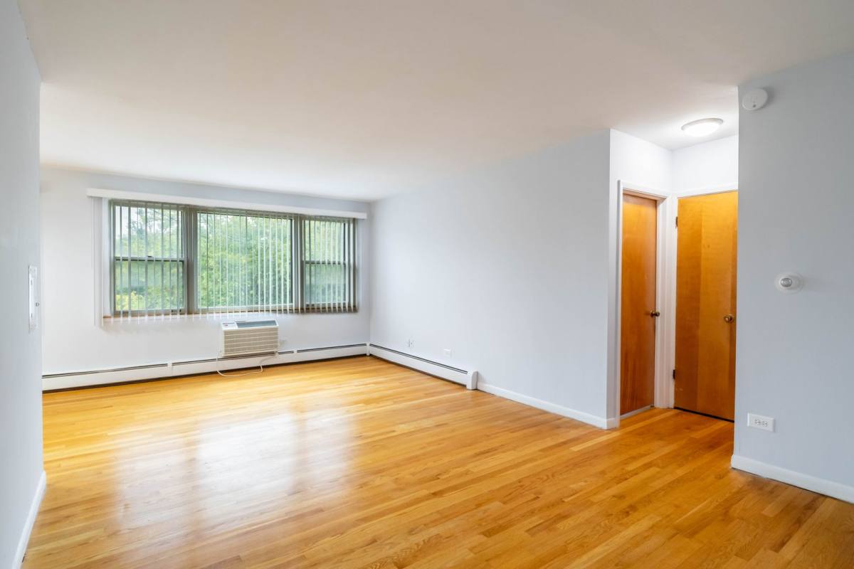 Apartment for rent at 2420-30 W 183rd St, Homewood, IL 60430