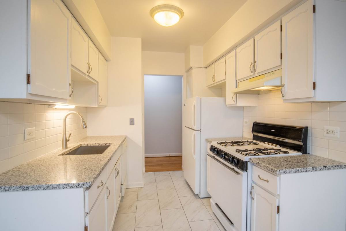 Apartment for rent at 2420-30 W 183rd St, Homewood, IL 60430