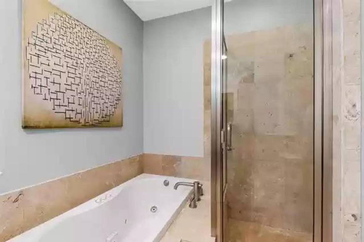 Condo for rent at 5711 Ross Ave, Dallas, TX 75206