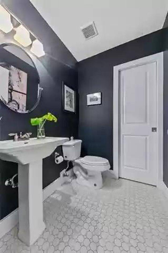 Condo for rent at 5711 Ross Ave, Dallas, TX 75206