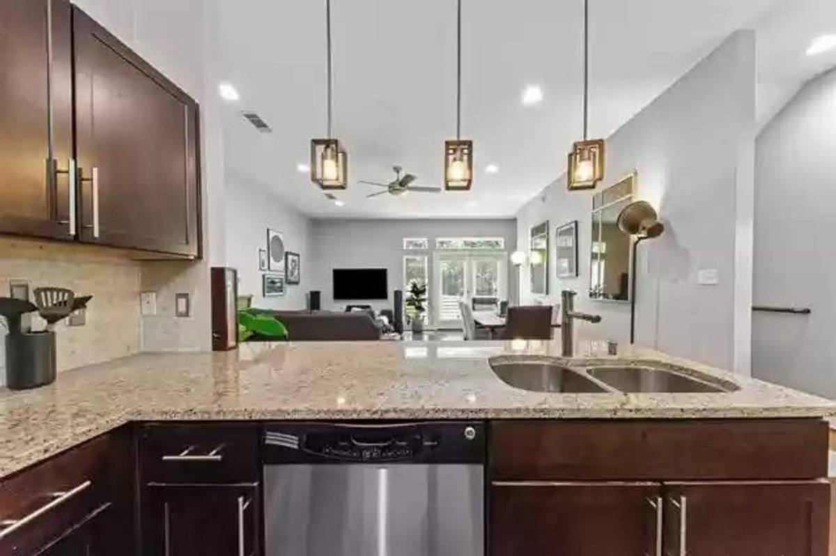 Condo for rent at 5711 Ross Ave, Dallas, TX 75206