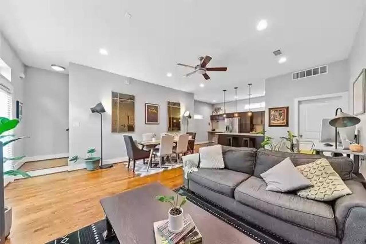 Condo for rent at 5711 Ross Ave, Dallas, TX 75206