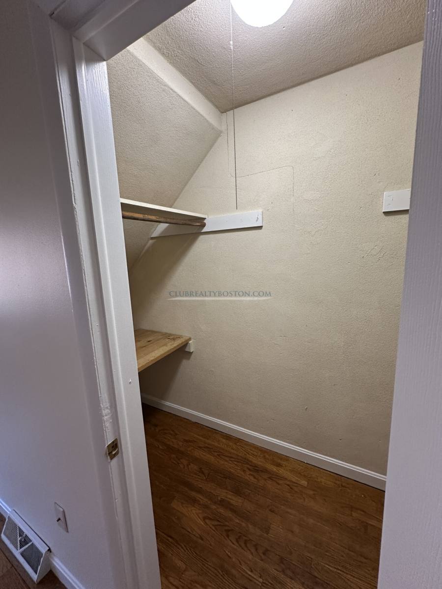 Apartment for rent at 21 Oxford Circle #21, Belmont, MA 02478