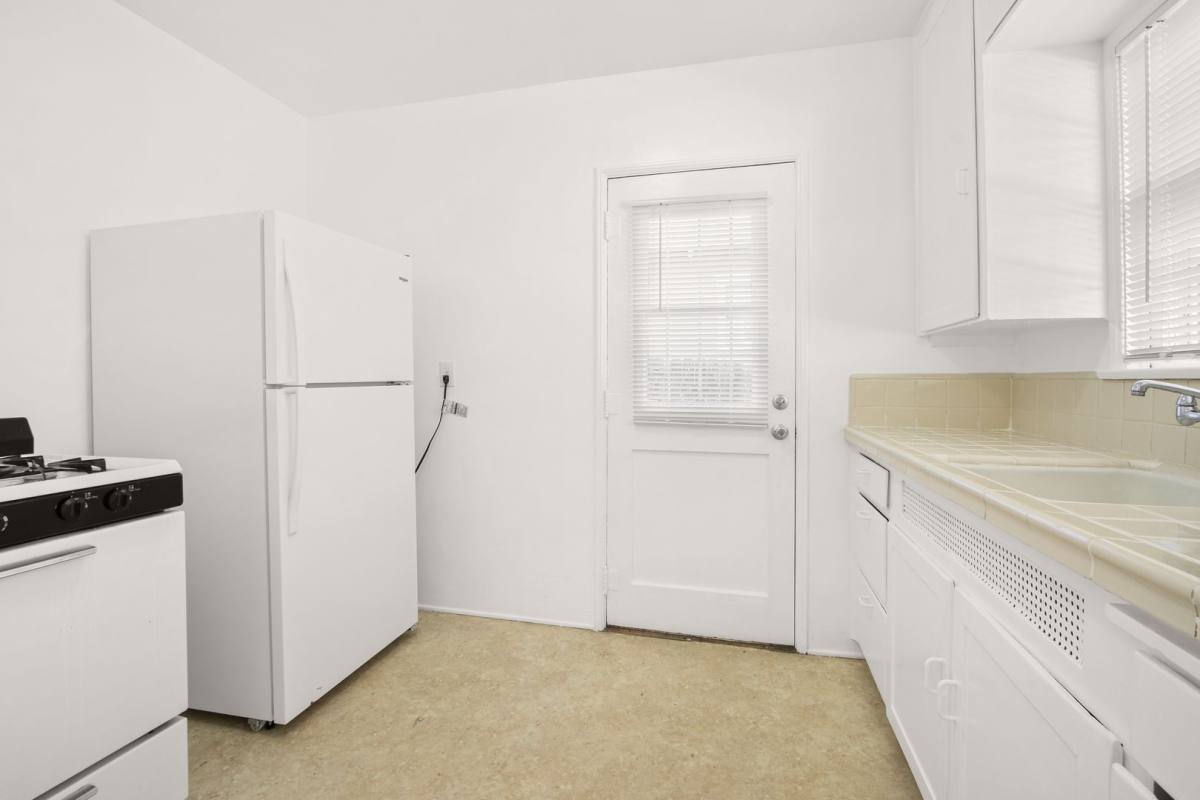 Townhouse for rent at 2723 E 8th St, Long Beach, CA 90804