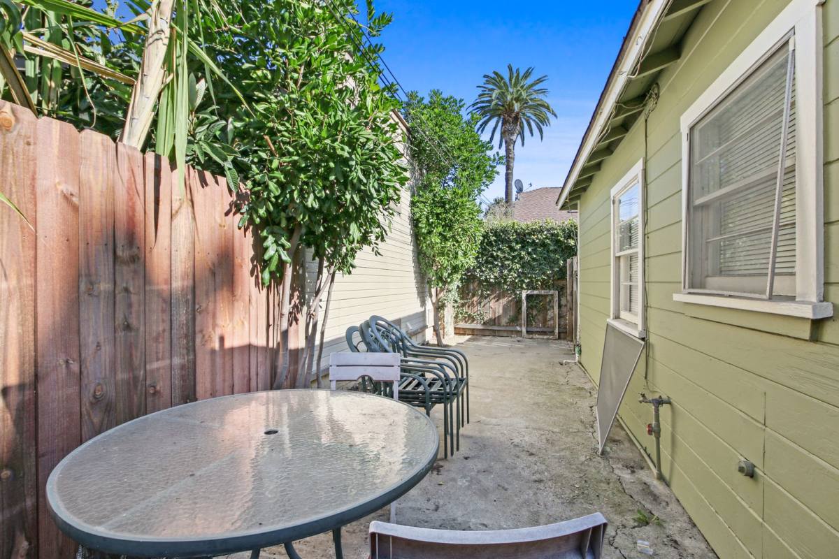 Townhouse for rent at 2723 E 8th St, Long Beach, CA 90804