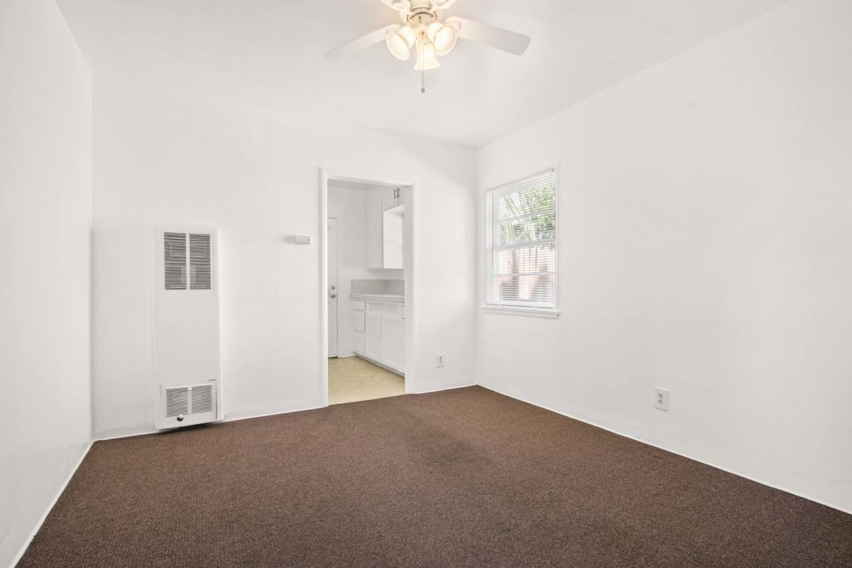 Townhouse for rent at 2723 E 8th St, Long Beach, CA 90804