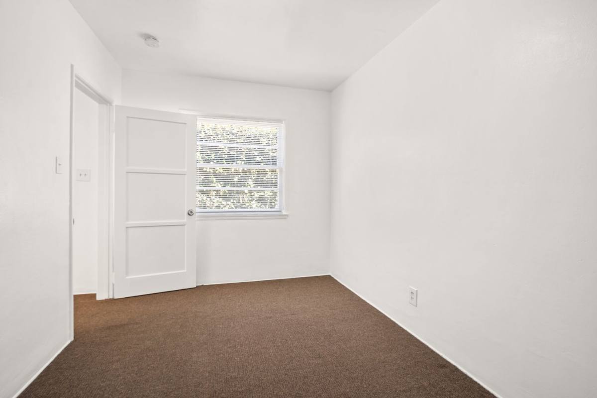 Townhouse for rent at 2723 E 8th St, Long Beach, CA 90804