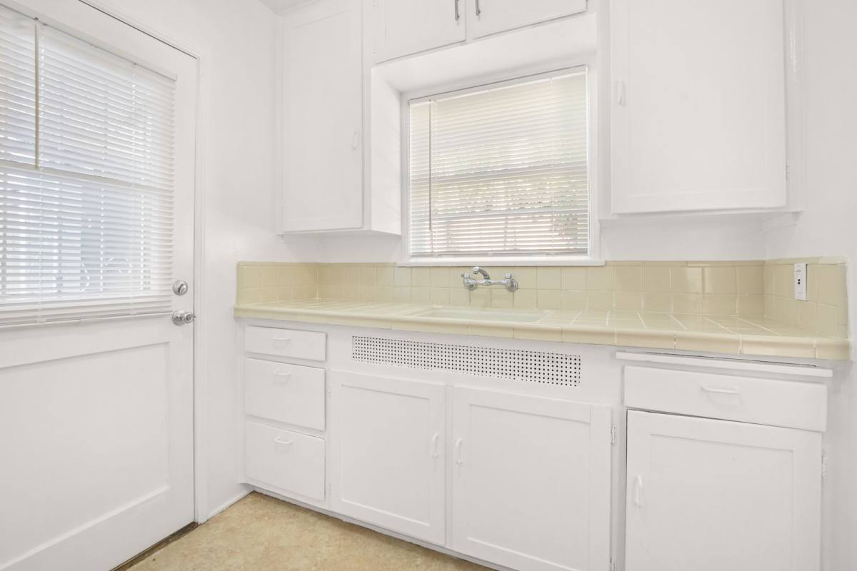 Townhouse for rent at 2723 E 8th St, Long Beach, CA 90804
