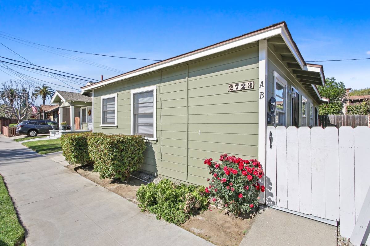 Townhouse for rent at 2723 E 8th St, Long Beach, CA 90804