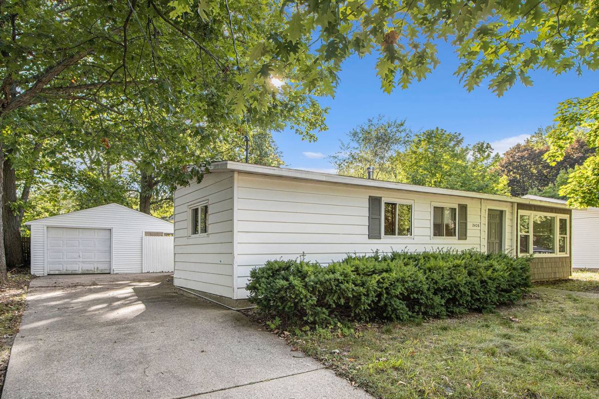 House for rent at 2426 Shasta Dr, Kalamazoo, MI 49004