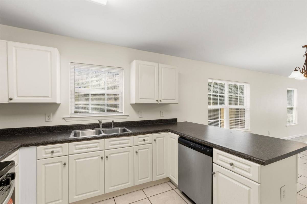 Apartment for rent at 735 Putnam Dr, Tallahassee, FL 32301