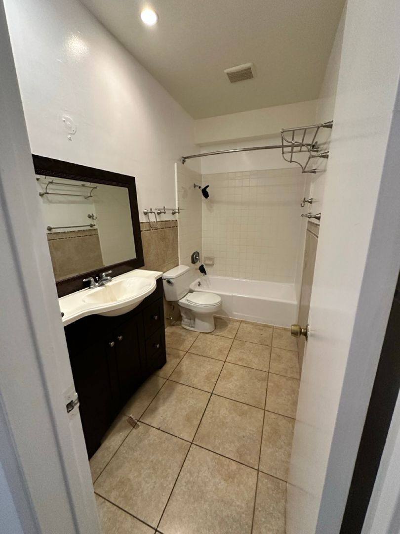Apartment for rent at 1537 Stanford St, Santa Monica, CA 90404
