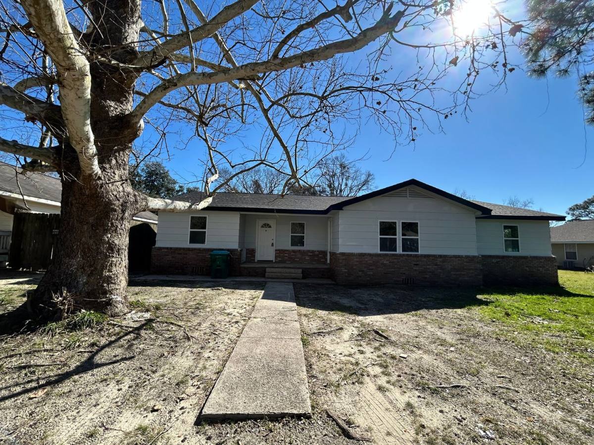 Apartment for rent at 2004 47th Ave, Gulfport, MS 39501