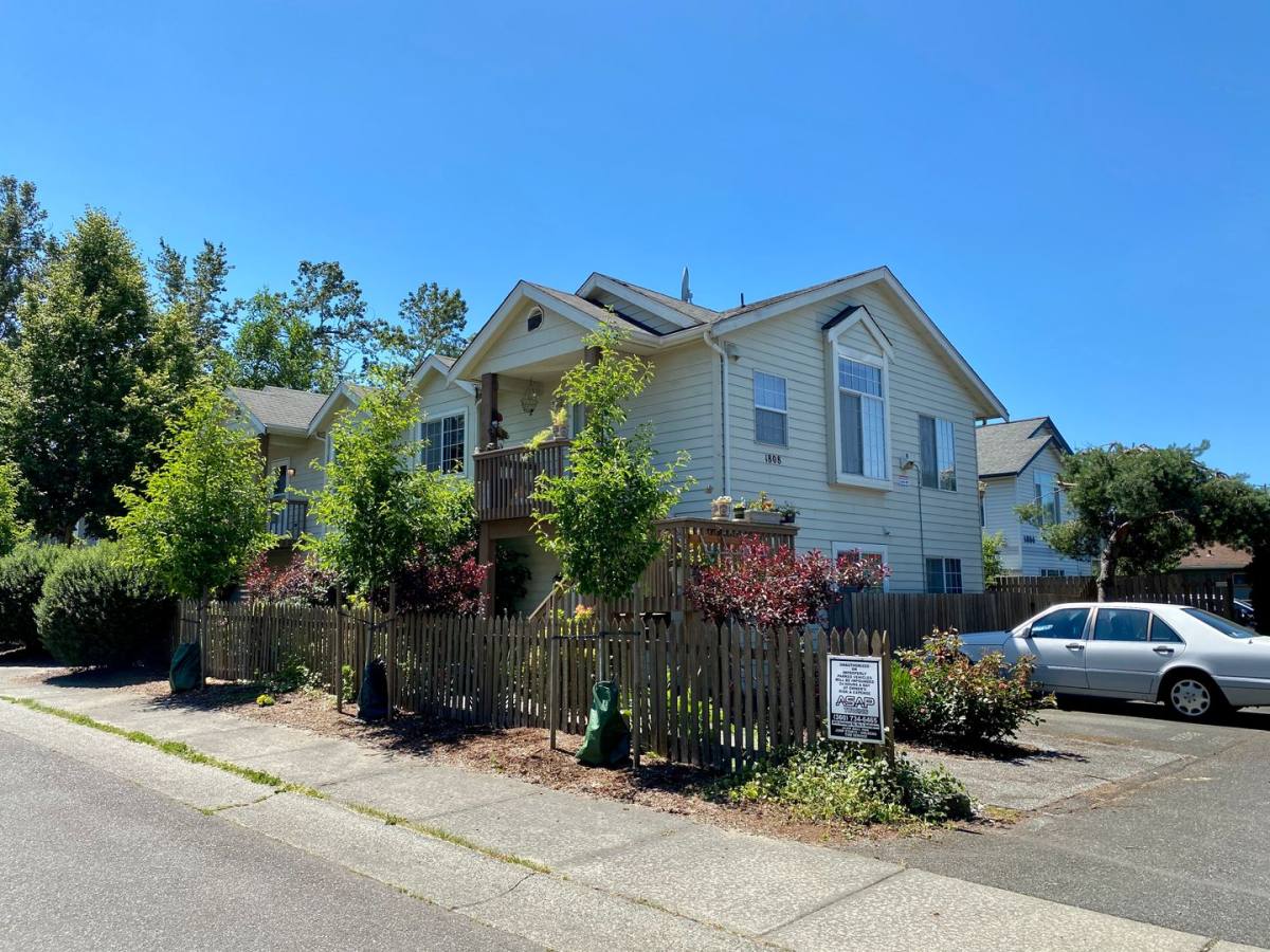 Apartment for rent at 1808 E Sunset Dr, Bellingham, WA 98225