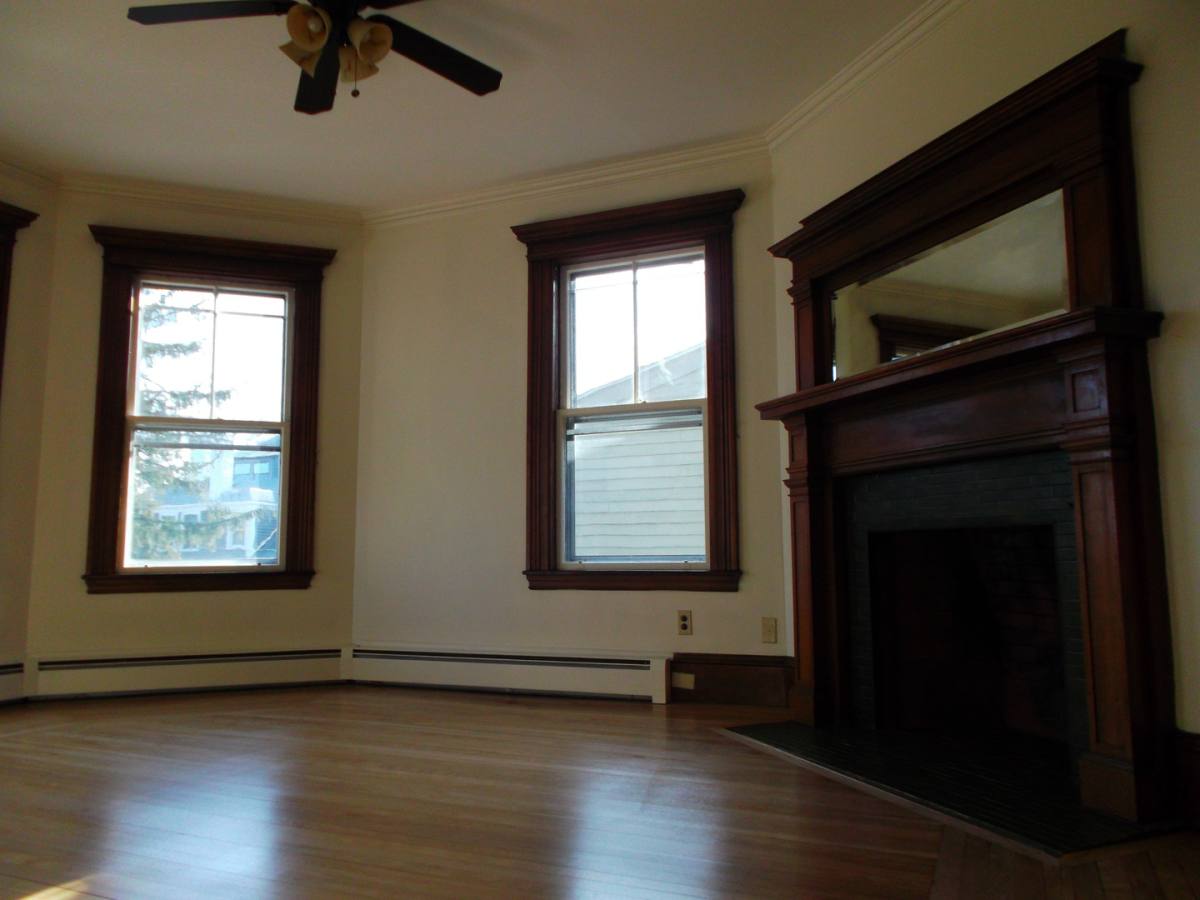 Apartment for rent at 29 Pleasant St, Marblehead, MA 01945