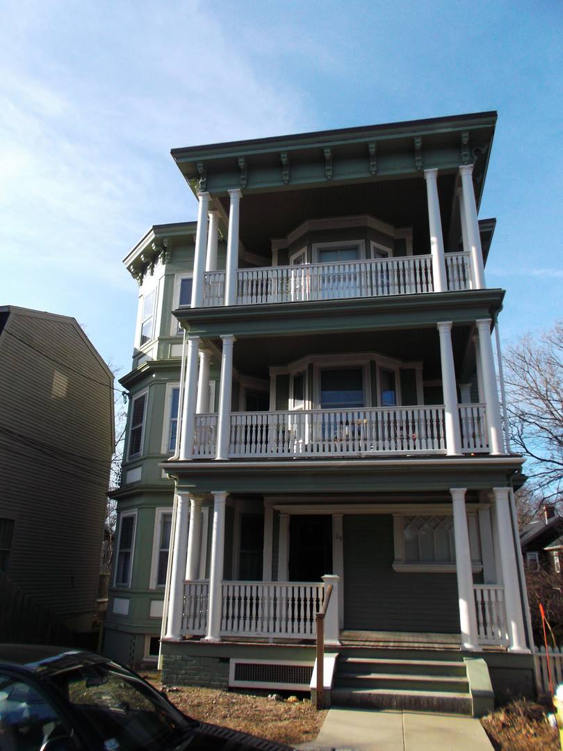 Apartment for rent at 29 Pleasant St, Marblehead, MA 01945