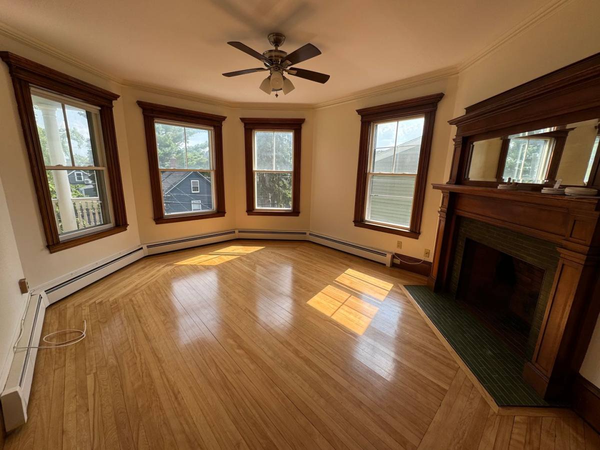 Apartment for rent at 29 Pleasant St, Marblehead, MA 01945