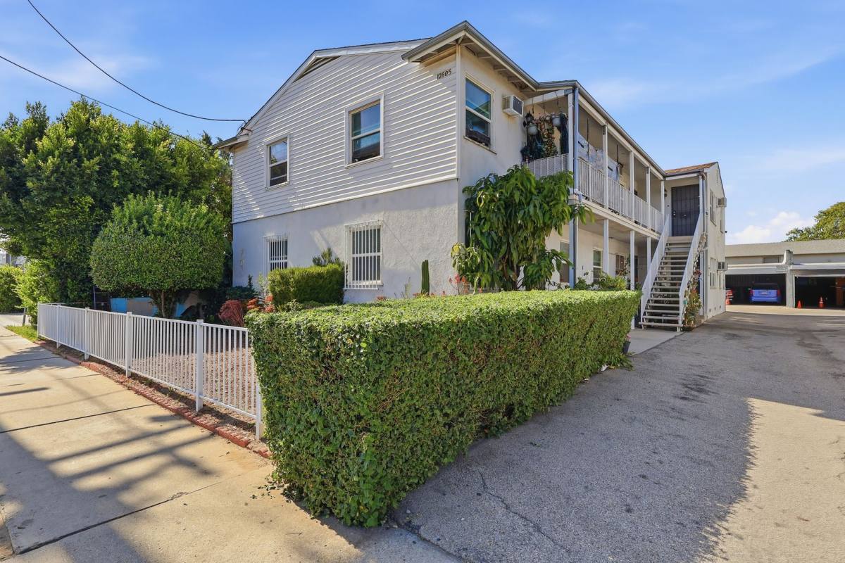 Apartment for rent at 12805 Vanowen St, North Hollywood, CA 91605