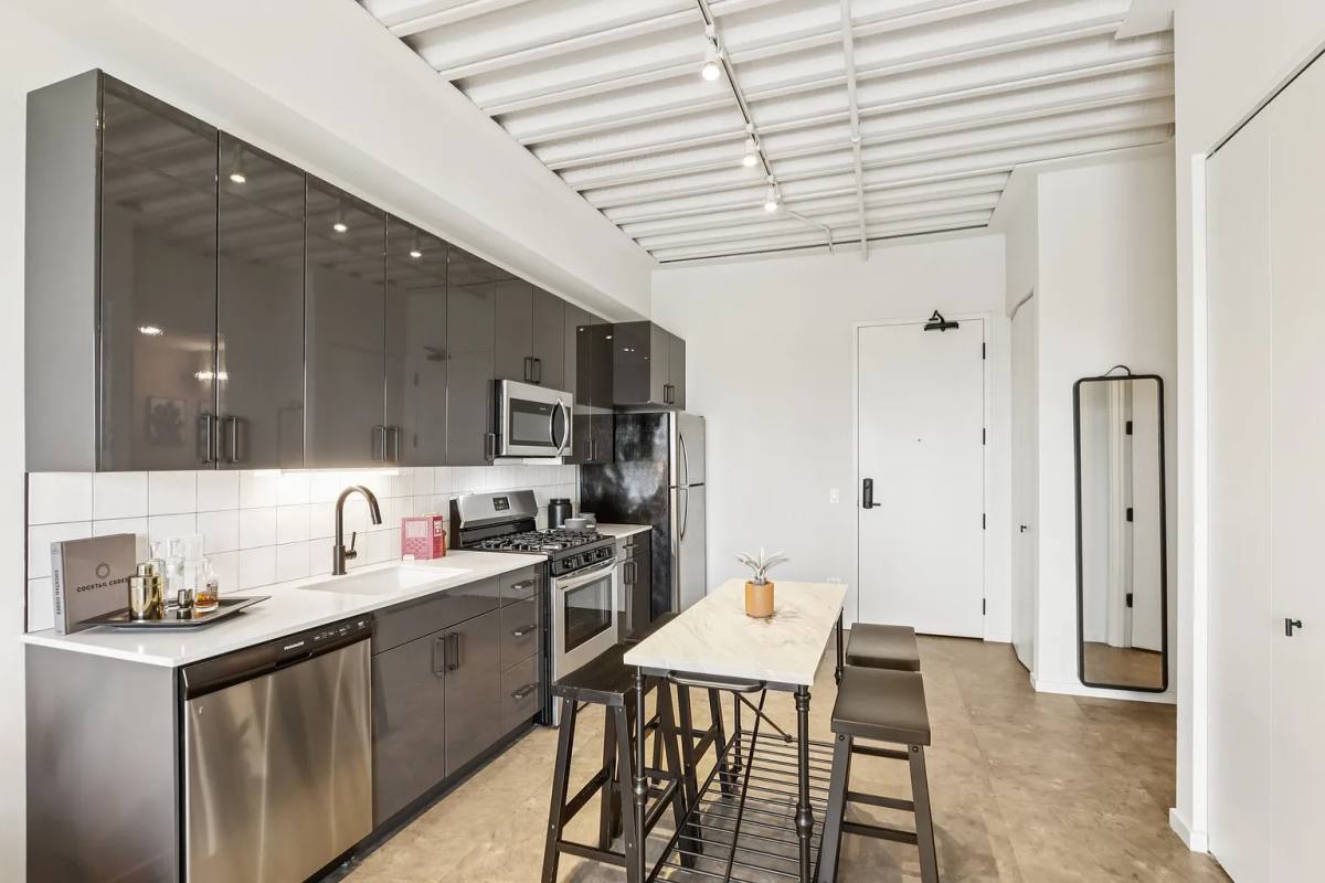 Condo for rent at 1222 W Jackson #303, Chicago, IL 60607