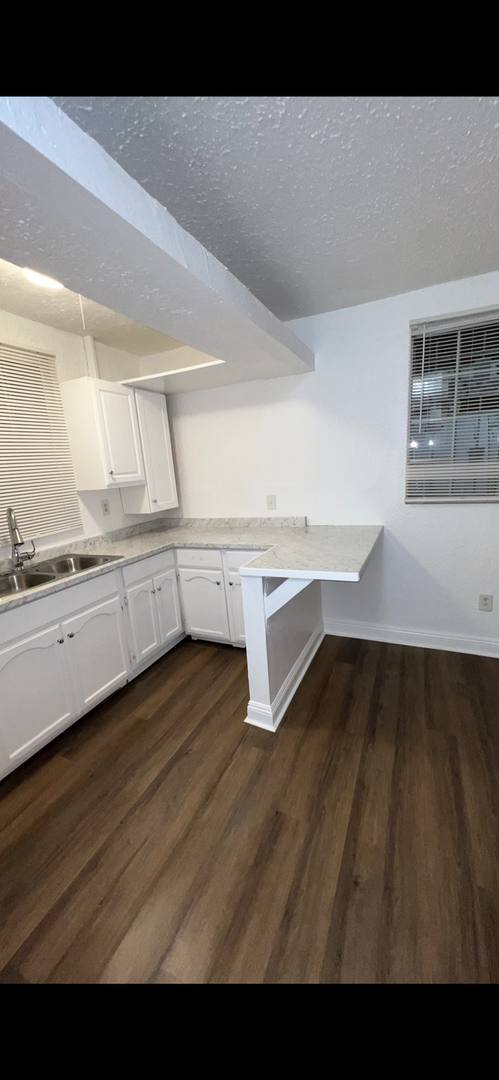 Apartment for rent at 3958 S Normandie Ave, Los Angeles, CA 90037
