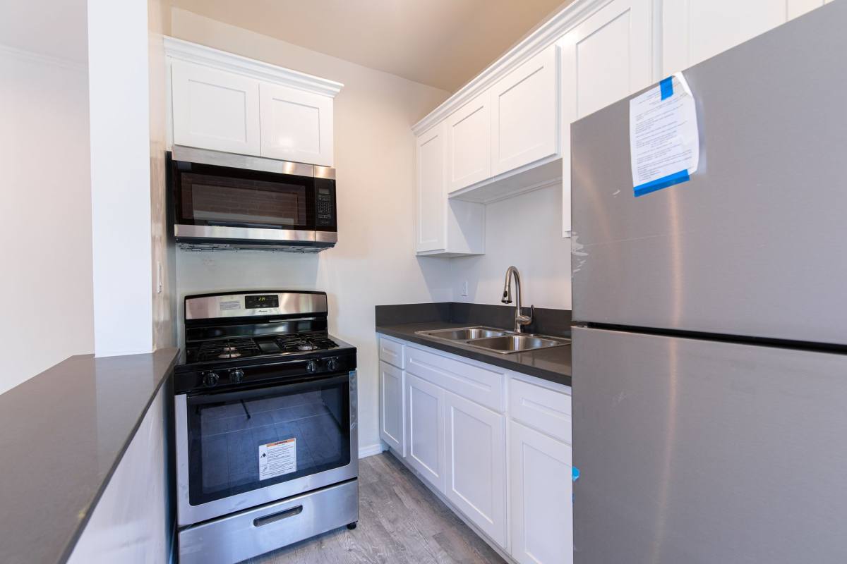 Apartment for rent at 1057 S Western Ave, Los Angeles, CA 90006