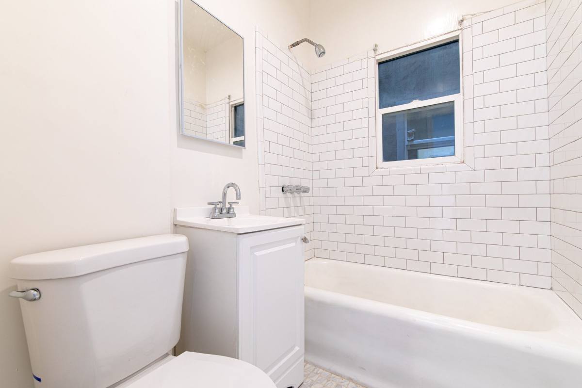 Apartment for rent at 1057 S Western Ave, Los Angeles, CA 90006