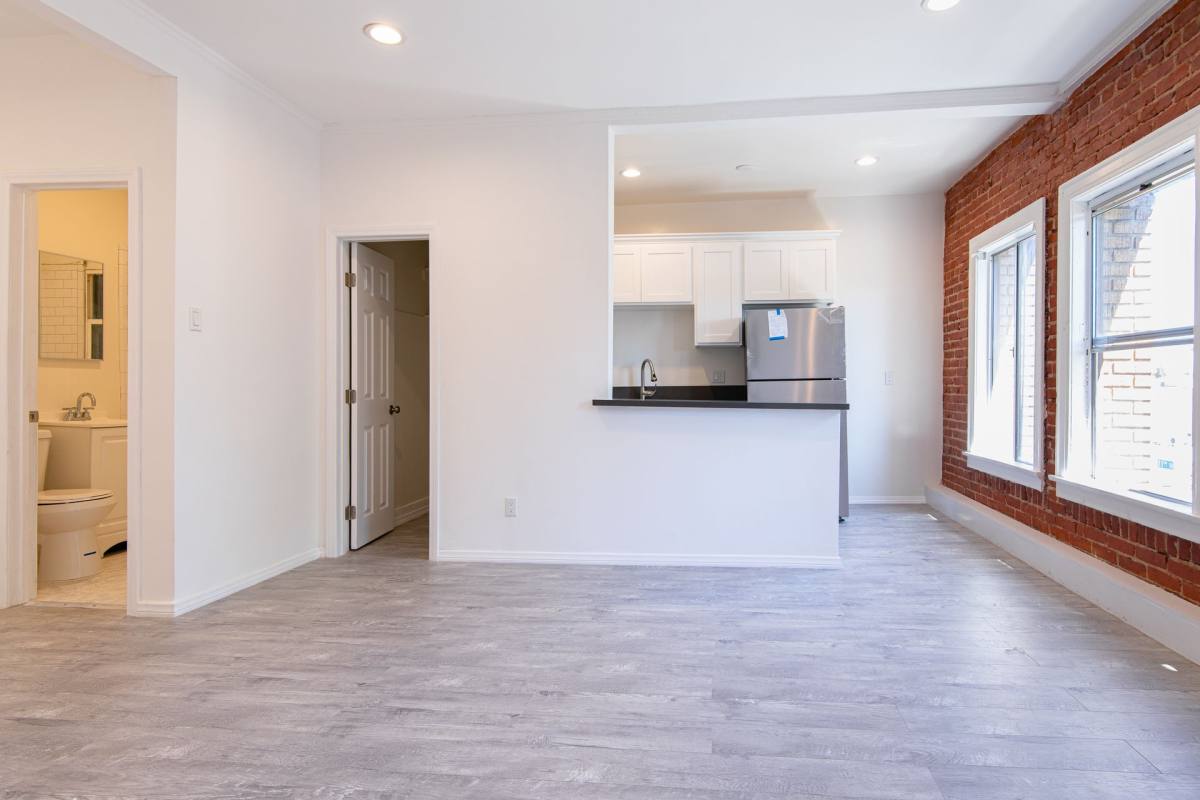 Apartment for rent at 1057 S Western Ave, Los Angeles, CA 90006