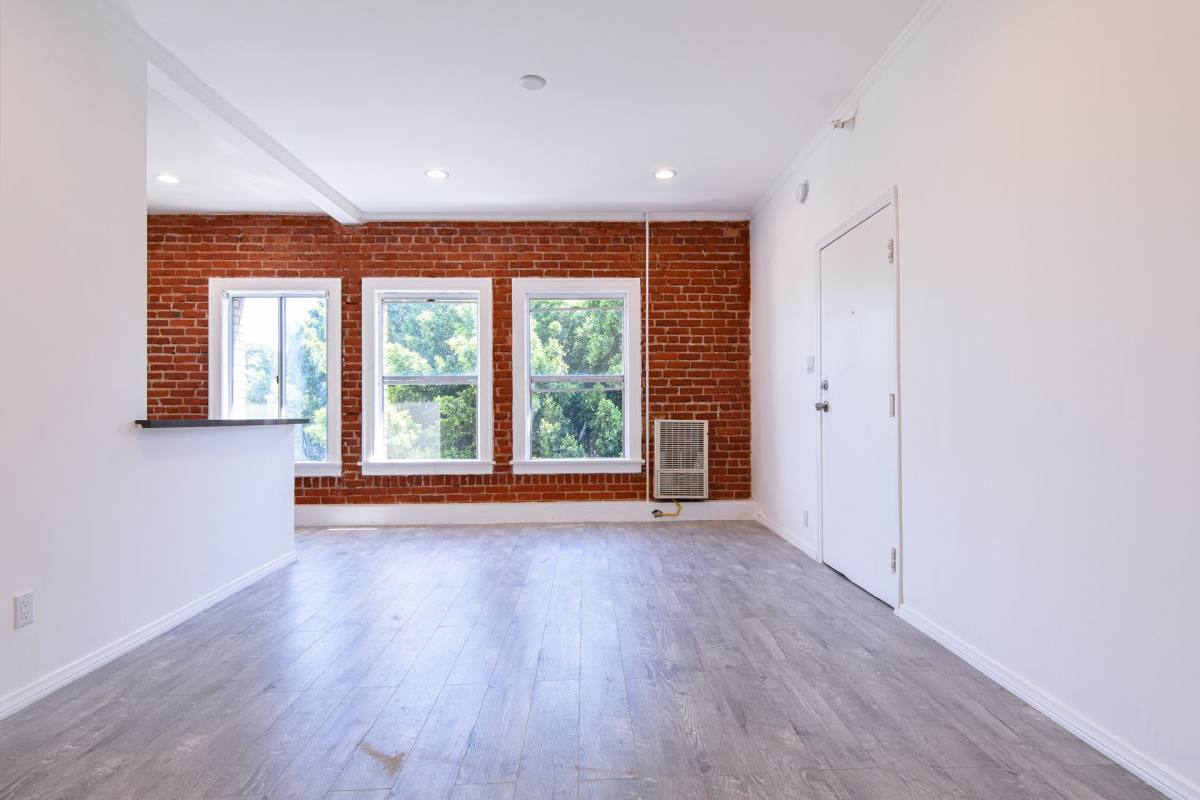 Apartment for rent at 1057 S Western Ave, Los Angeles, CA 90006