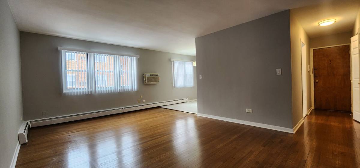 Apartment for rent at 2349-59 W Jarvis 7335-37 N Western, Chicago, IL 60645