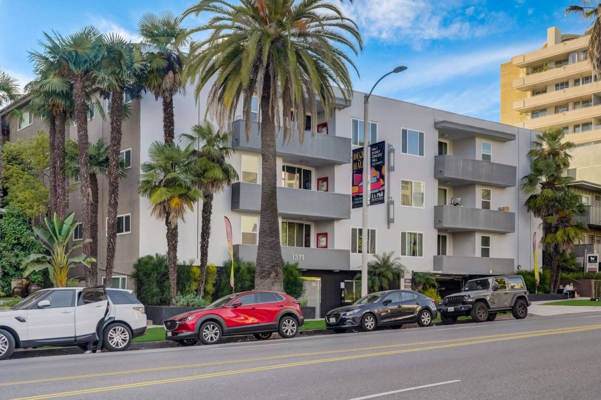 Apartment for rent at 1371 S Beverly Glen Blvd, Los Angeles, CA 90024