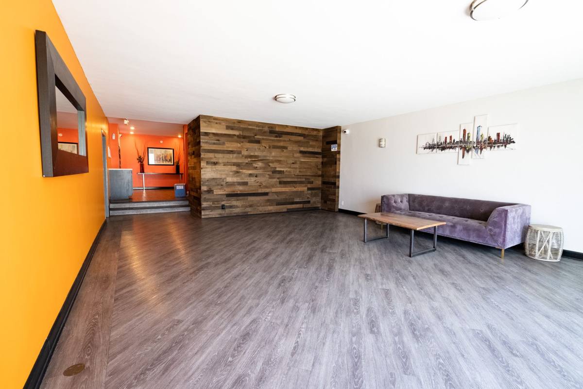 Apartment for rent at 1371 S Beverly Glen Blvd, Los Angeles, CA 90024