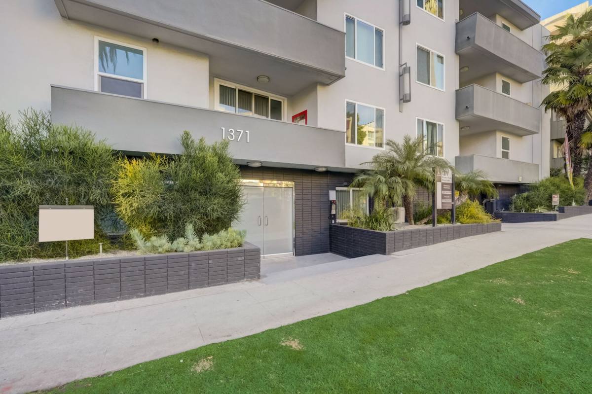 Apartment for rent at 1371 S Beverly Glen Blvd, Los Angeles, CA 90024
