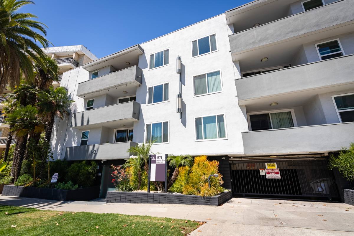Apartment for rent at 1371 S Beverly Glen Blvd, Los Angeles, CA 90024