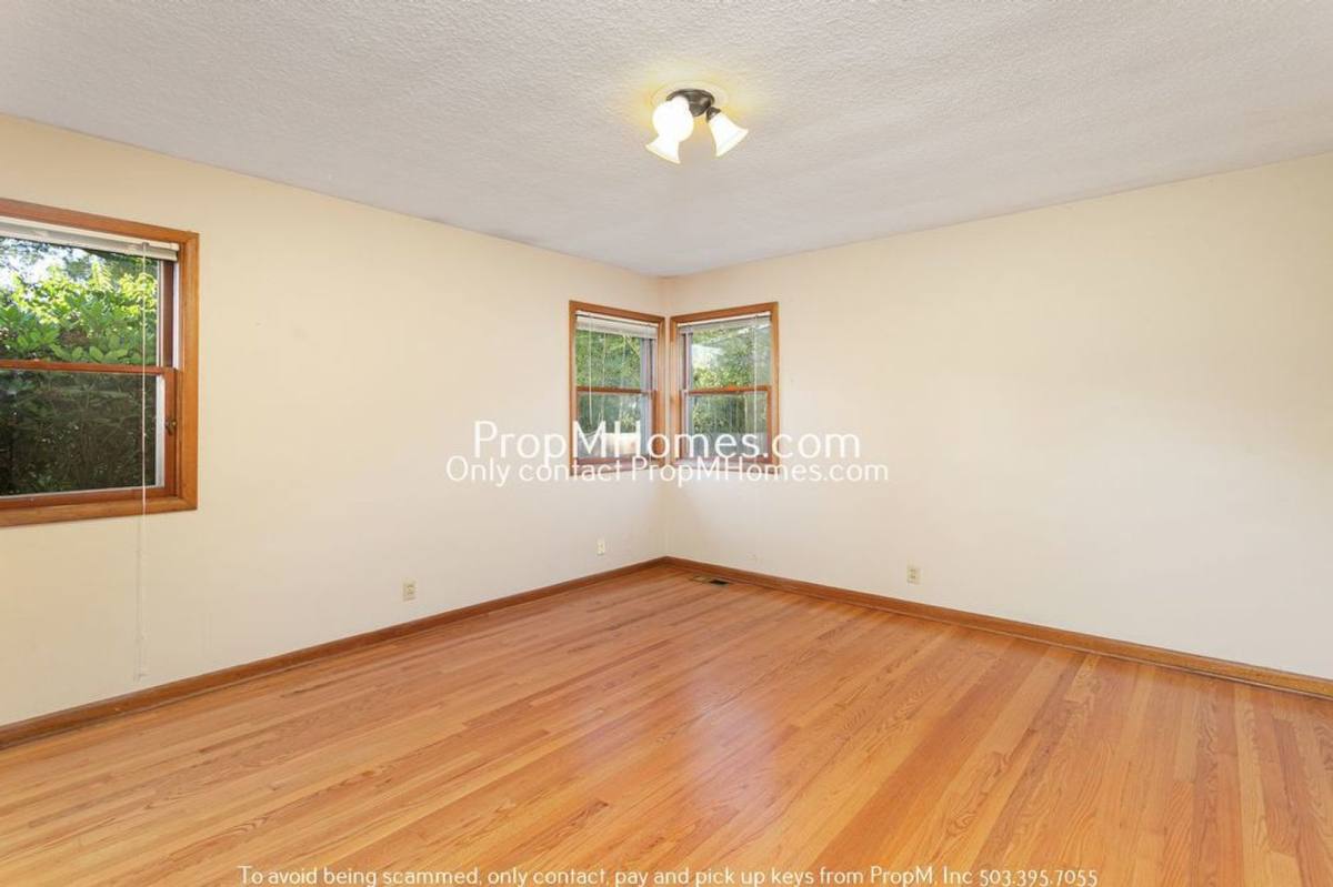 House for rent at 4111 SE Cooper St, Portland, OR 97206