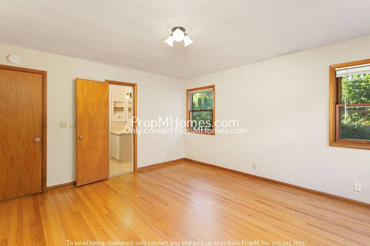 House for rent at 4111 SE Cooper St, Portland, OR 97206
