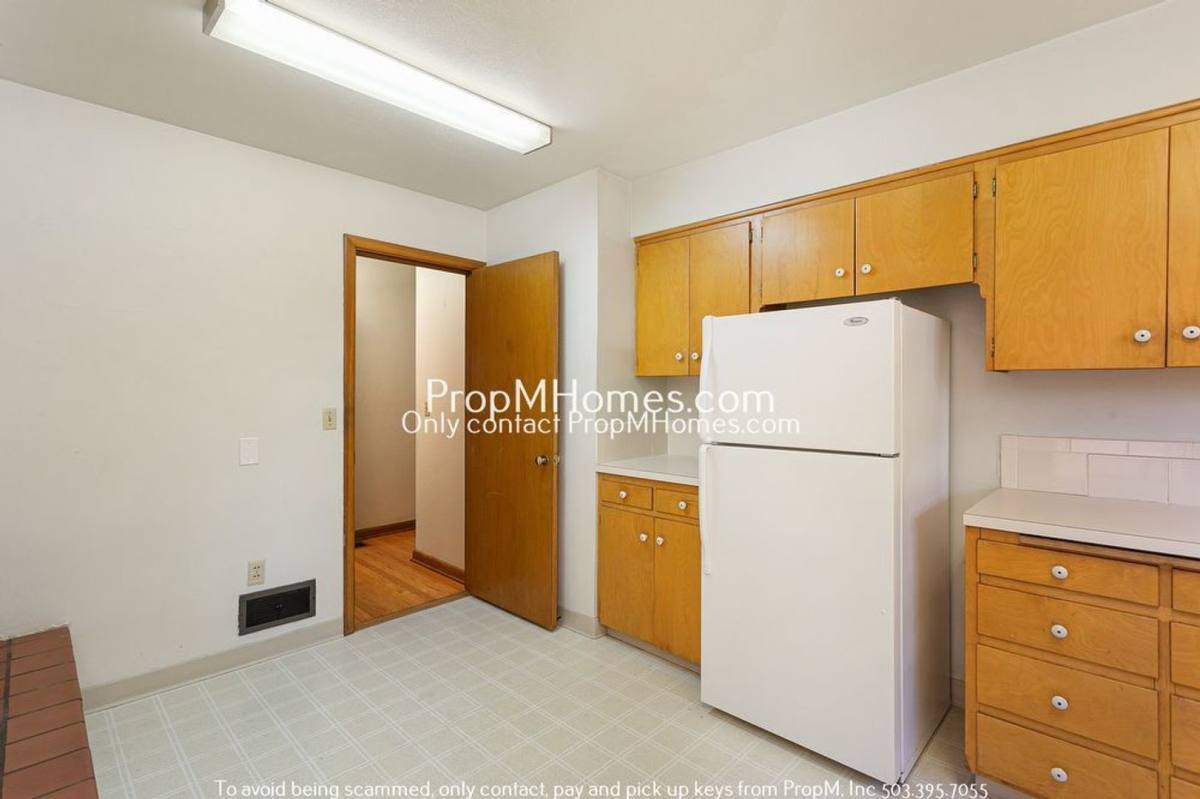House for rent at 4111 SE Cooper St, Portland, OR 97206