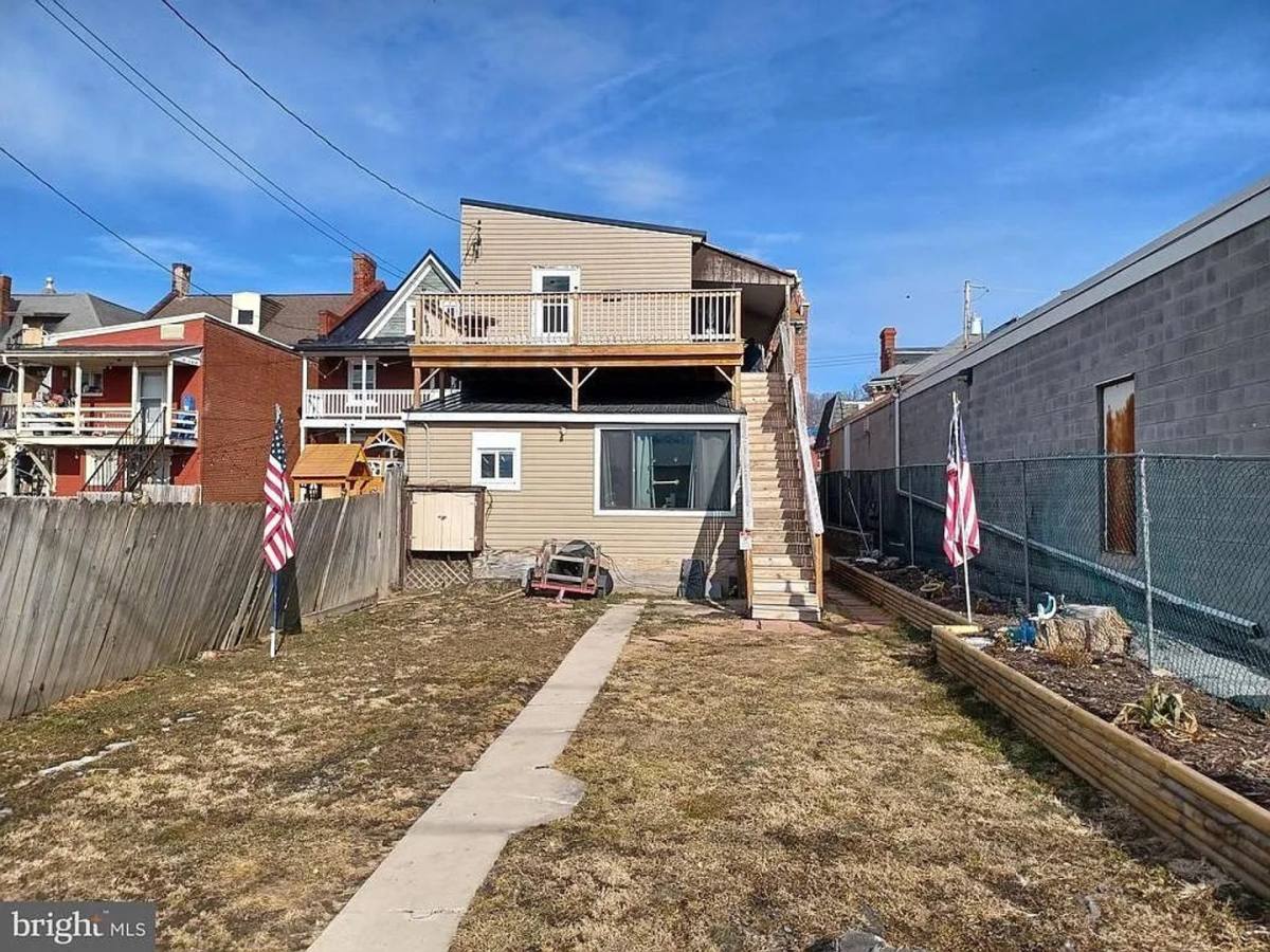 Apartment for rent at 52 Chestnut St, Lewistown, PA 17044