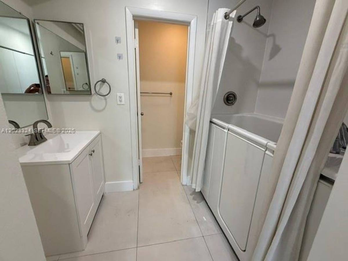 Townhouse for rent at 8304 Dundee Terrace, Hialeah, FL 33016