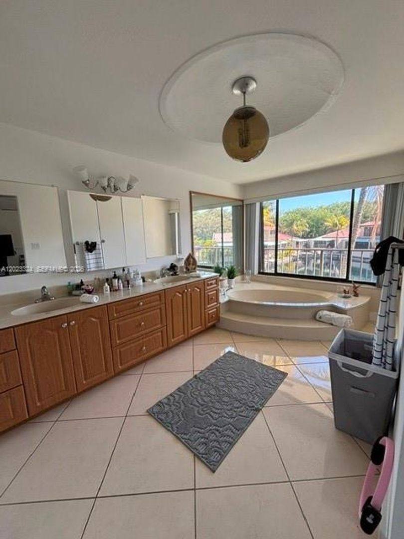 Townhouse for rent at 8304 Dundee Terrace, Hialeah, FL 33016