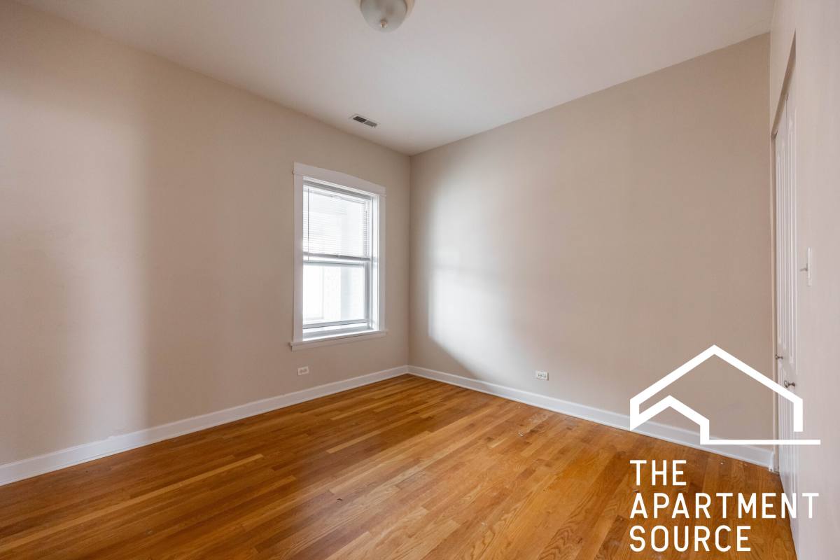 Apartment for rent at 7462 N Greenview Ave #1, Chicago, IL 60626