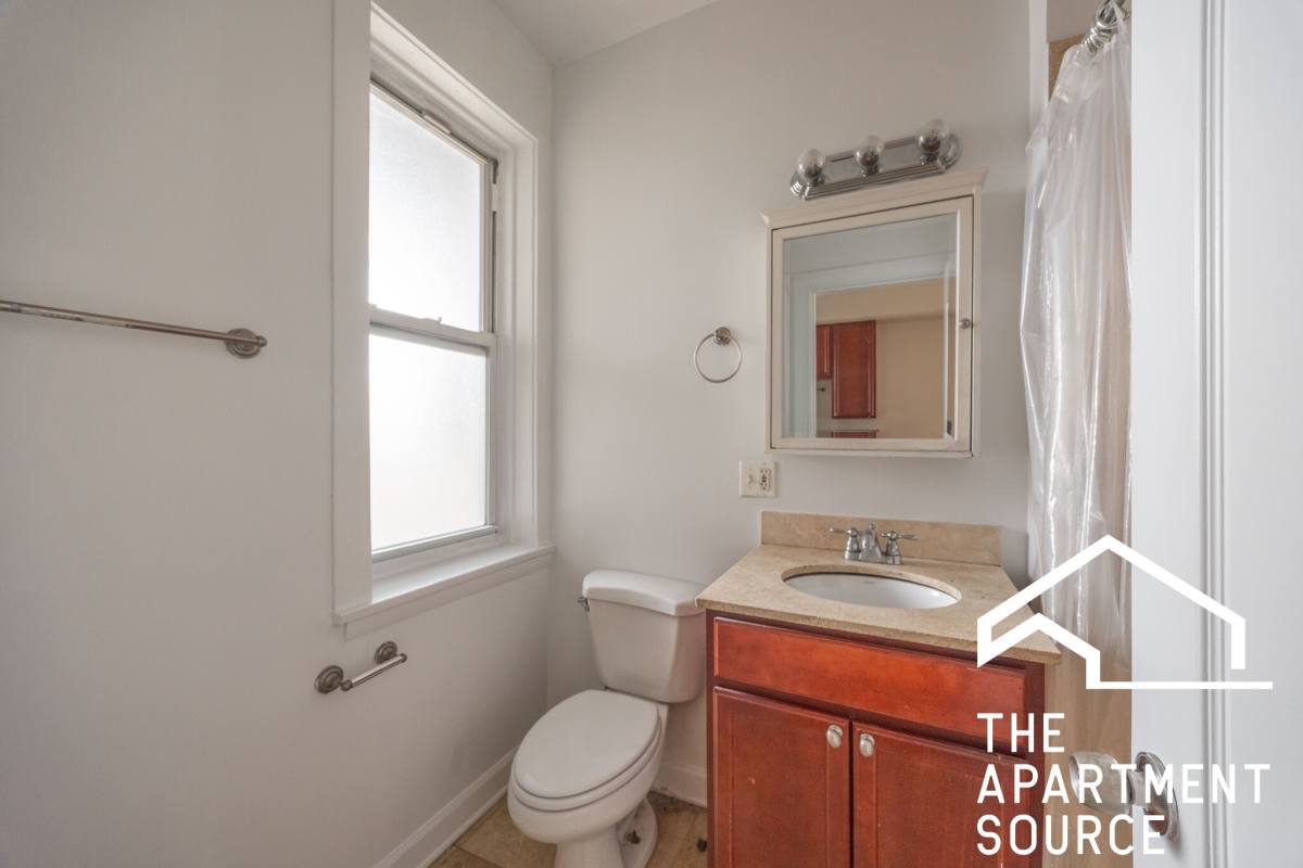 Apartment for rent at 7462 N Greenview Ave #1, Chicago, IL 60626
