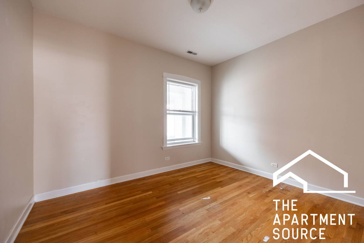 Apartment for rent at 7462 N Greenview Ave #1, Chicago, IL 60626