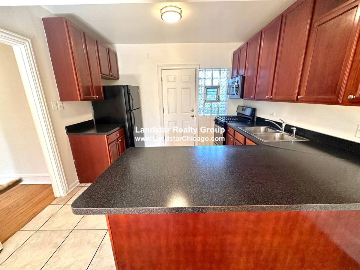 Apartment for rent at 1754 W N Shore Ave #1, Chicago, IL 60626