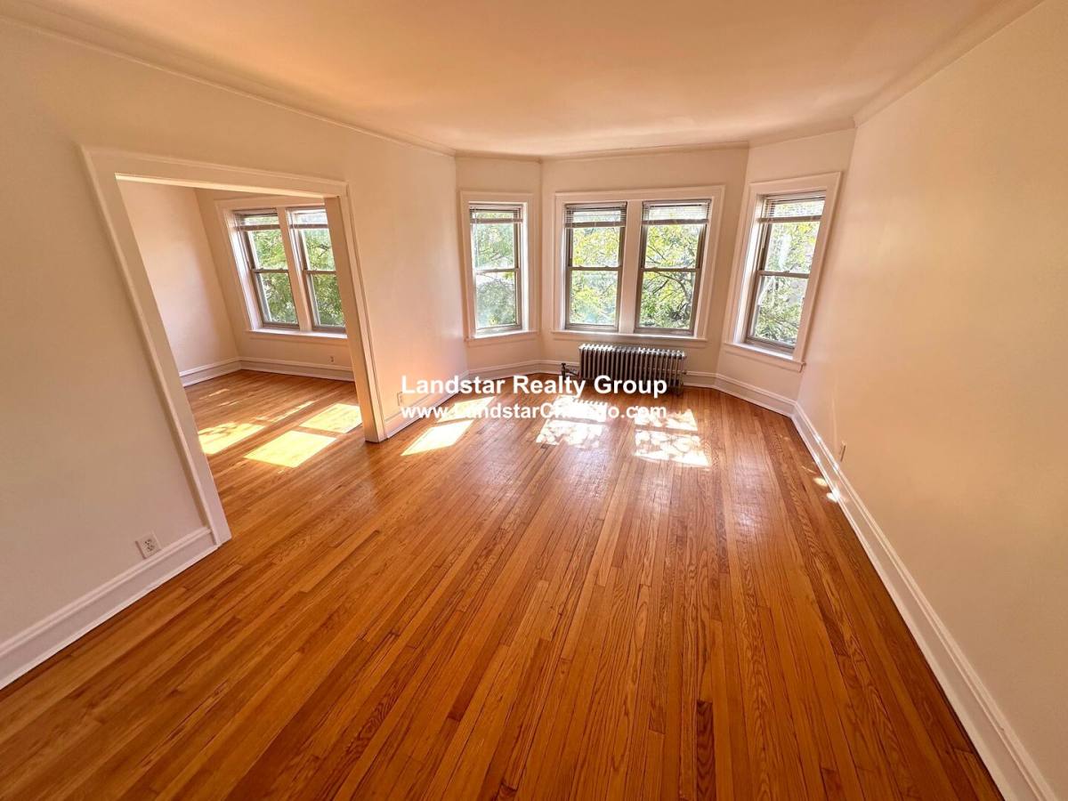 Apartment for rent at 1754 W N Shore Ave #1, Chicago, IL 60626